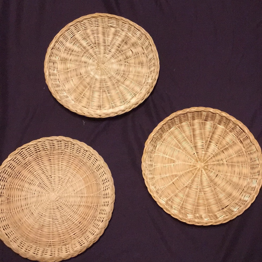 Wicker plate holders/ wall decor